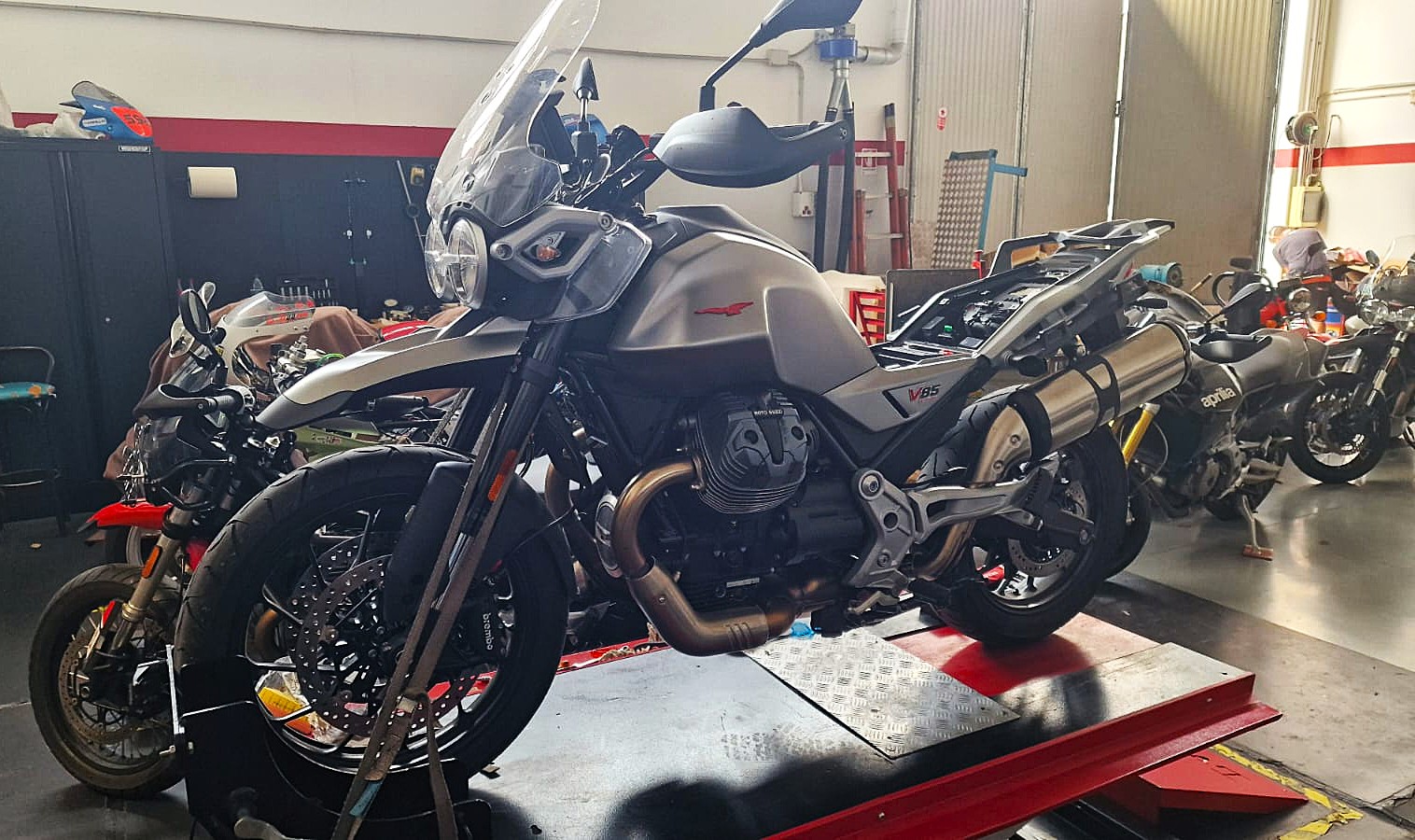 Moto Guzzi v85
